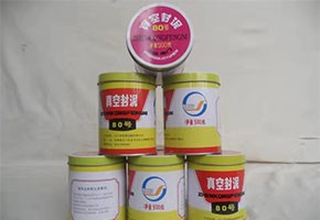 本產(chǎn)品是由潤(rùn)滑油基礎(chǔ)油經(jīng)精餾、深度處理、調(diào)合并經(jīng)后處理工序制得。本產(chǎn)品用作真空冶煉、真空噴涂、電子管制造和原子能工業(yè)等真空設(shè)備的固定接頭、經(jīng)常需要拆卸部分的密封或系統(tǒng)中有可疑泄漏點(diǎn)時(shí)的暫時(shí)性密封。按規(guī)